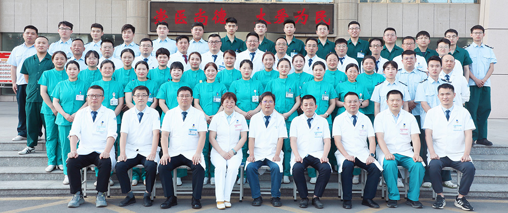 大急診科團隊合影修圖后2.jpg