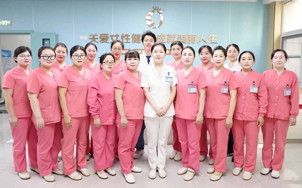 女性健康管理中心合影.jpg